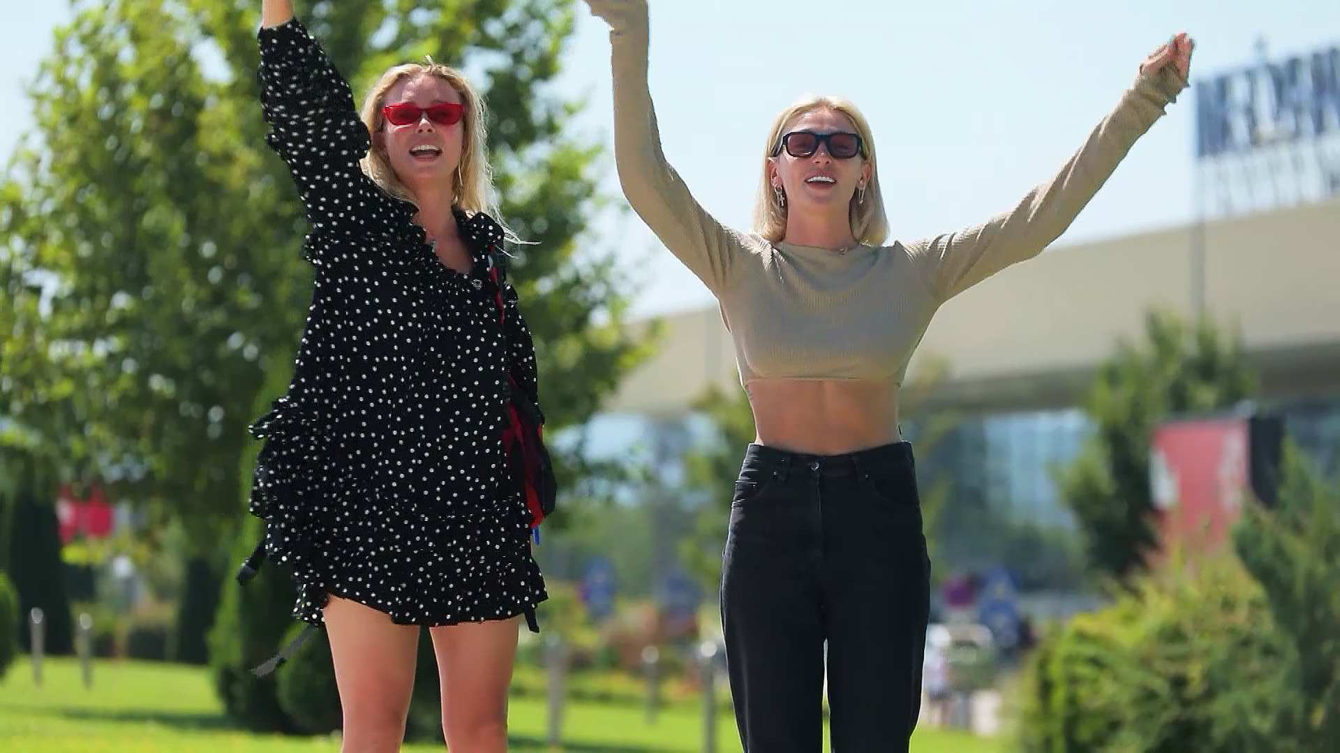 Девчата Орел и решка. Земляне