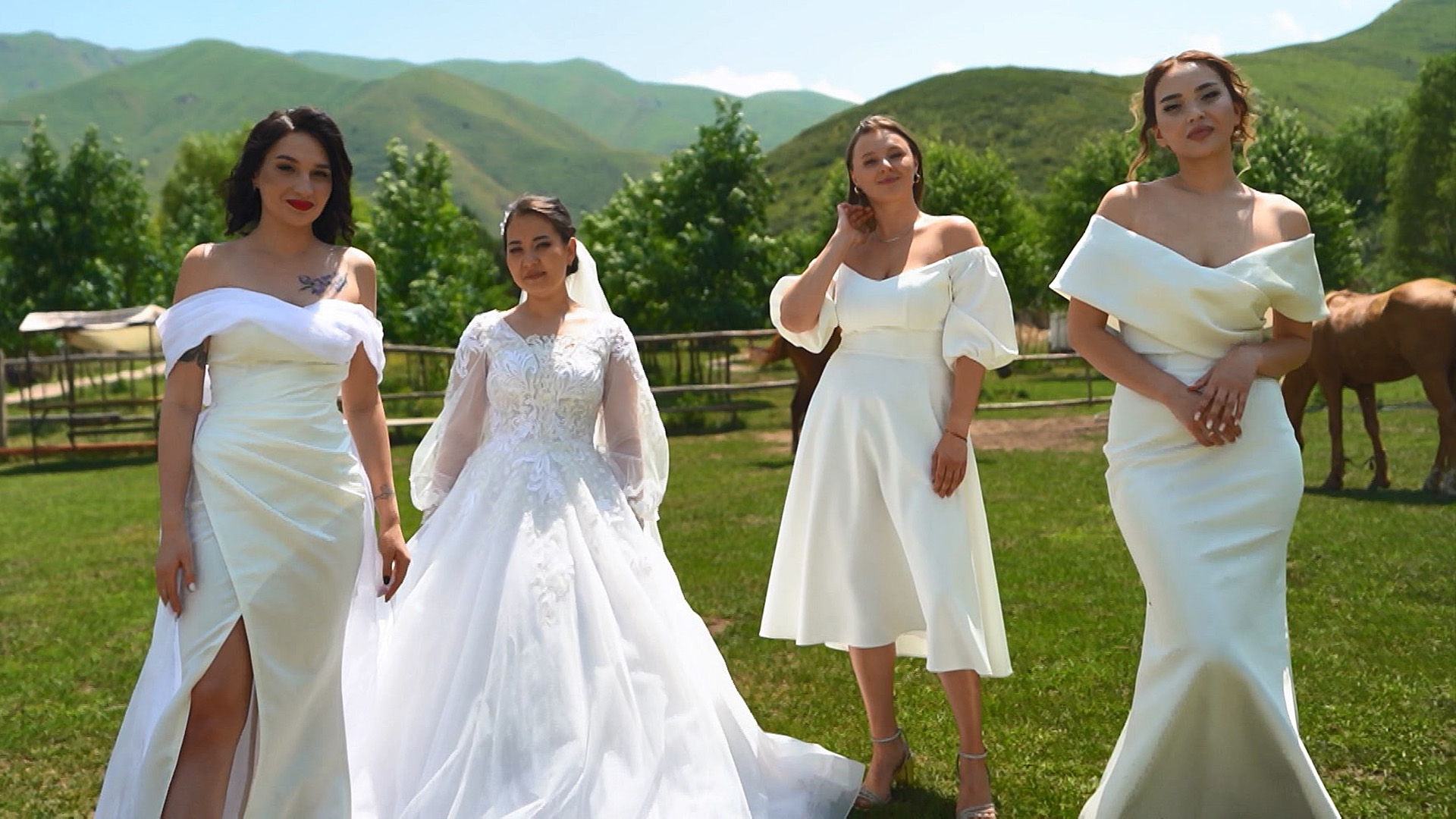 Казахстанцы обсуждают видео со свадьбы 78-летней невесты